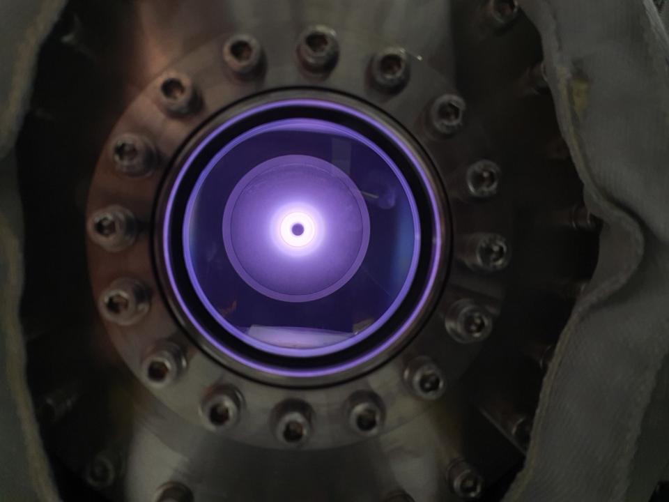 AURA WAVE Plasma Source in Operation